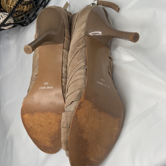 Nine West Upper Suede Leather Bootie Shoe Tan Size 10 - Picture 7 of 7